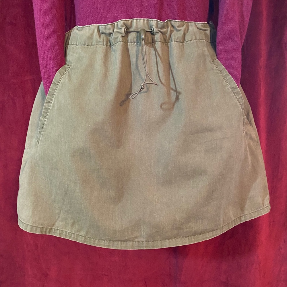 Olive green skirt . 💯 cotton.